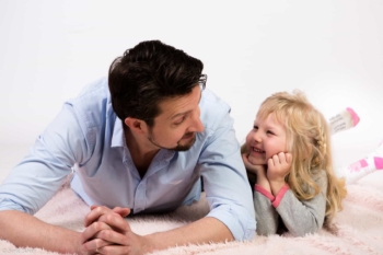 Pildistan nüüd ka stuudios | pere pildistamine | family photographer in Tallinn svg+xml,%3Csvg%20xmlns%3D%22http%3A%2F%2Fwww.w3 - Pildistan nüüd ka stuudios | pere pildistamine | family photographer in Tallinn